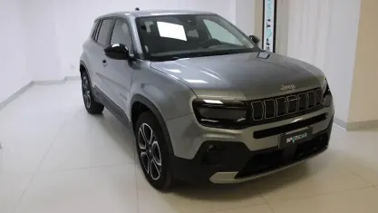 Usado Jeep Avenger EV Summit 61 kW (84 CV) 2025 Gris SUV