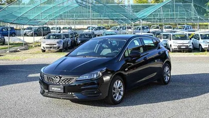 Usata Opel Astra Business Elegance 110 CV (80 kW) 2021 Nero Berlina