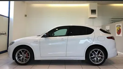Bianco Usata 2022 Alfa Romeo Stelvio Veloce SUV | 34.950 € (Buon prezzo)