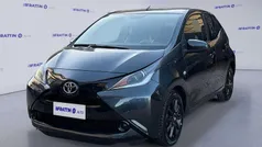 Grigio scuro metall. Usata 2016 Toyota Aygo Business Edition Due volumi | 9990 € (Buon prezzo)