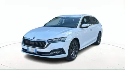 Usata Skoda Octavia Executive 150 CV (110 kW) 2022 Bianco pastello Station wagon