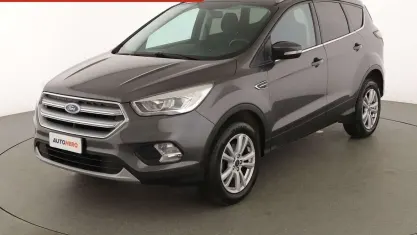 Usado Ford Kuga Business Edition 120 CV (88 kW) 2019 Gris SUV