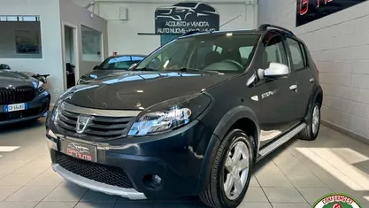 Usata Dacia Sandero Stepway 85 CV (62 kW) 2012 Berlina
