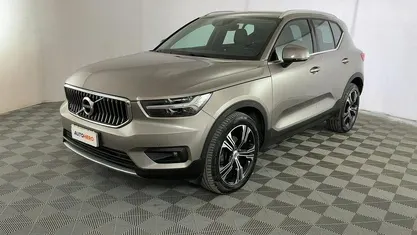 Usata Volvo XC40 Inscription 150 CV (110 kW) 2020 Oro SUV