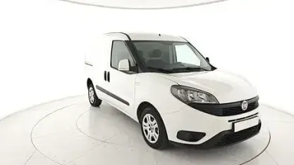 Usata Fiat Doblò 95 CV (69 kW) 2022 Bianco Monovolume