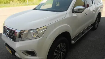 Usata Nissan Navara N-Guard 190 CV (139 kW) 2019 Bianco pastello Pick-up