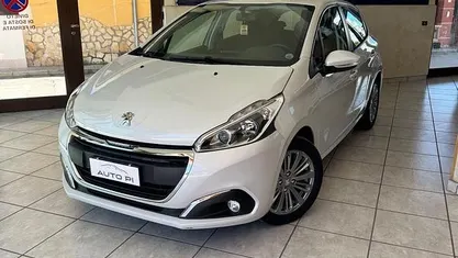 Grigio Usata 2016 Peugeot 208 Allure Due volumi | 7199 € (Buon prezzo)