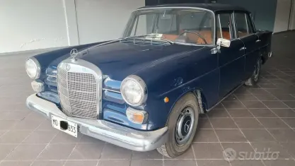 Usata Mercedes 230 120 CV (88 kW) 1960 Blu/azzurro Berlina