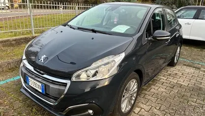 Grigio Usata 2018 Peugeot 208 Due volumi | 8200 € (Buon prezzo)