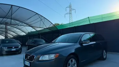 Usata Volvo V70 Summum 185 CV (136 kW) 2008 Grigio Station wagon