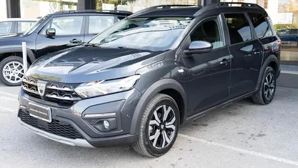 Usata Dacia Jogger Comfort 101 CV (74 kW) 2022 Dark metal grey Monovolume