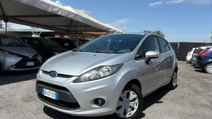 Usata Ford Fiesta 68 CV (50 kW) 2011 Grigio Berlina