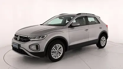Usata VW T-Roc Life 110 CV (80 kW) 2023 Pyrit silver metallizzato SUV