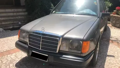 Usata Mercedes 250 90 CV (66 kW) 1987 Grigio Berlina