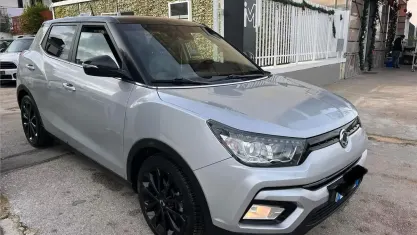 Usata SsangYong Tivoli 128 CV (94 kW) 2019 Grigio SUV