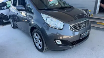 Usata Kia Venga 90 CV (66 kW) 2011 Grigio Utilitaria