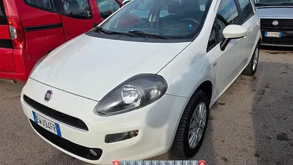 Bianco Usata 2014 Fiat Punto Young Tre volumi | 3890 € (Buon prezzo)