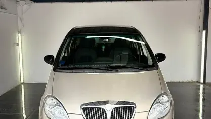 Usata Lancia Musa 95 CV (69 kW) 2011 Grigio Monovolume