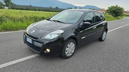 Nero Usata 2012 Renault Clio IV Tre volumi | 3750 € (Buon prezzo)