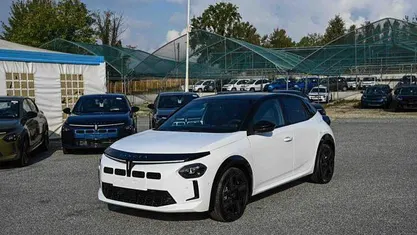 Usata Lancia Ypsilon 101 CV (74 kW) 2025 Utilitaria