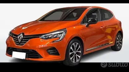 Usata Renault Clio V Techno 100 CV (73 kW) 2023 Arancione Berlina