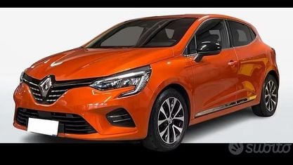 Usata Renault Clio V Techno 101 CV (74 kW) 2023 Arancione Berlina