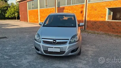 Usata Opel Zafira 150 CV (110 kW) 2013 Grigio Monovolume