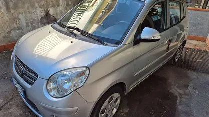 Argento Usata 2009 Kia Picanto Due volumi | 3990 € (Cara)