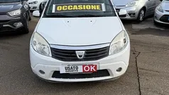 Bianco Usata 2010 Dacia Sandero Tre volumi | 3250 € (Cara)