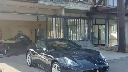 Usata Ferrari California 489 CV (359 kW) 2009 Bluazzurro Cabrio