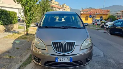 Usata Lancia Musa 101 CV (74 kW) 2008 Marrone Monovolume