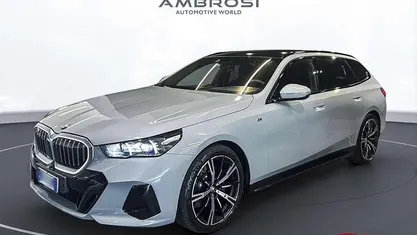 Usata 2024 BMW 520 Comfort Edition Station wagon | 66.646 €