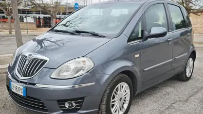 Usata Lancia Musa 120 CV (88 kW) 2010 Grigio Monovolume