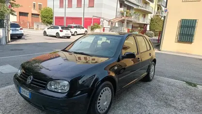 Usata VW Golf IV Comfortline 90 CV (66 kW) 2001 Nero Berlina