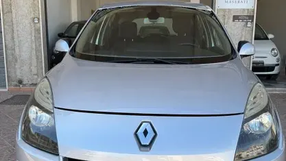 Usata Renault Scénic Dynamique 130 CV (95 kW) 2010 Grigio Monovolume