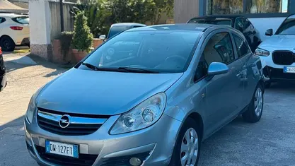 Usata Opel Corsa 89 CV (65 kW) 2009 Berlina