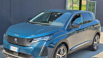Usata Peugeot 3008 Allure 131 CV (96 kW) 2022 Bluazzurro SUV