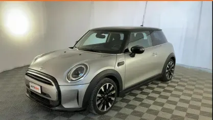 Käytetty Mini Cooper Essential 136 HP (100 kW) 2023 Harmaa Viistoperä