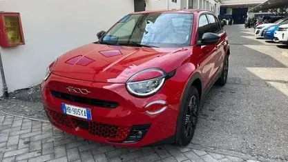Nuova Fiat 600 110 CV (80 kW) 2025 Rosso SUV