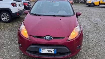 Usata Ford Fiesta Titanium 68 CV (50 kW) 2009 Viola Utilitaria
