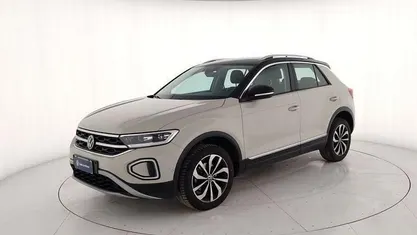 Usata VW T-Roc Style 110 CV (80 kW) 2023 Grigio metallizzato SUV