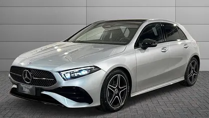 Nuova Mercedes A180 116 CV (85 kW) 2025 Grigio montagna Berlina