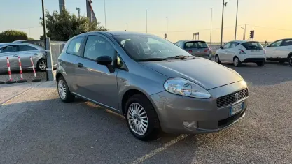 Usata Fiat Grande Punto Dynamic 65 CV (47 kW) 2007 Grigio Utilitaria