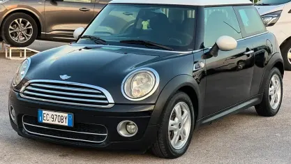 Usata Mini Cooper D 109 CV (80 kW) 2010 Nero Utilitaria
