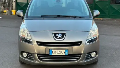 Usata Peugeot 5008 150 CV (110 kW) 2010 Beige Monovolume
