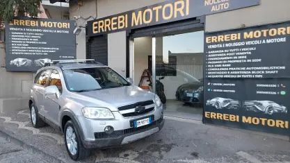 Usata Chevrolet Captiva 150 CV (110 kW) 2008 Grigio SUV