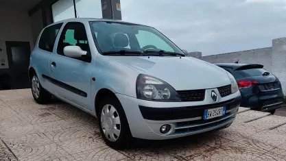 Usata Renault Clio Dynamique 75 CV (55 kW) 2002 Bluazzurro Berlina
