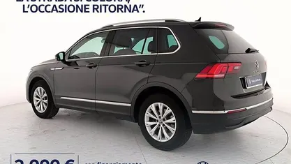 Usata VW Tiguan Life 150 CV (110 kW) 2023 Grigio urano SUV