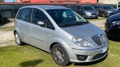 Usata Lancia Musa 70 CV (51 kW) 2008 Argento Monovolume