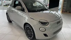 Azzurro Nuova 2025 Fiat 500e La Prima Tre volumi | 27.300 € (Buon prezzo)